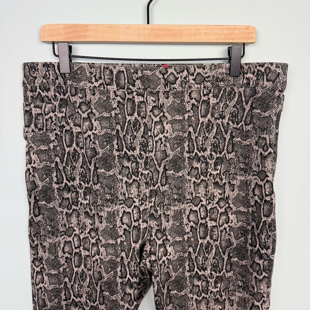 Spanx Jean-Ish Ankle Leggings In Python Snake Pri… - image 3